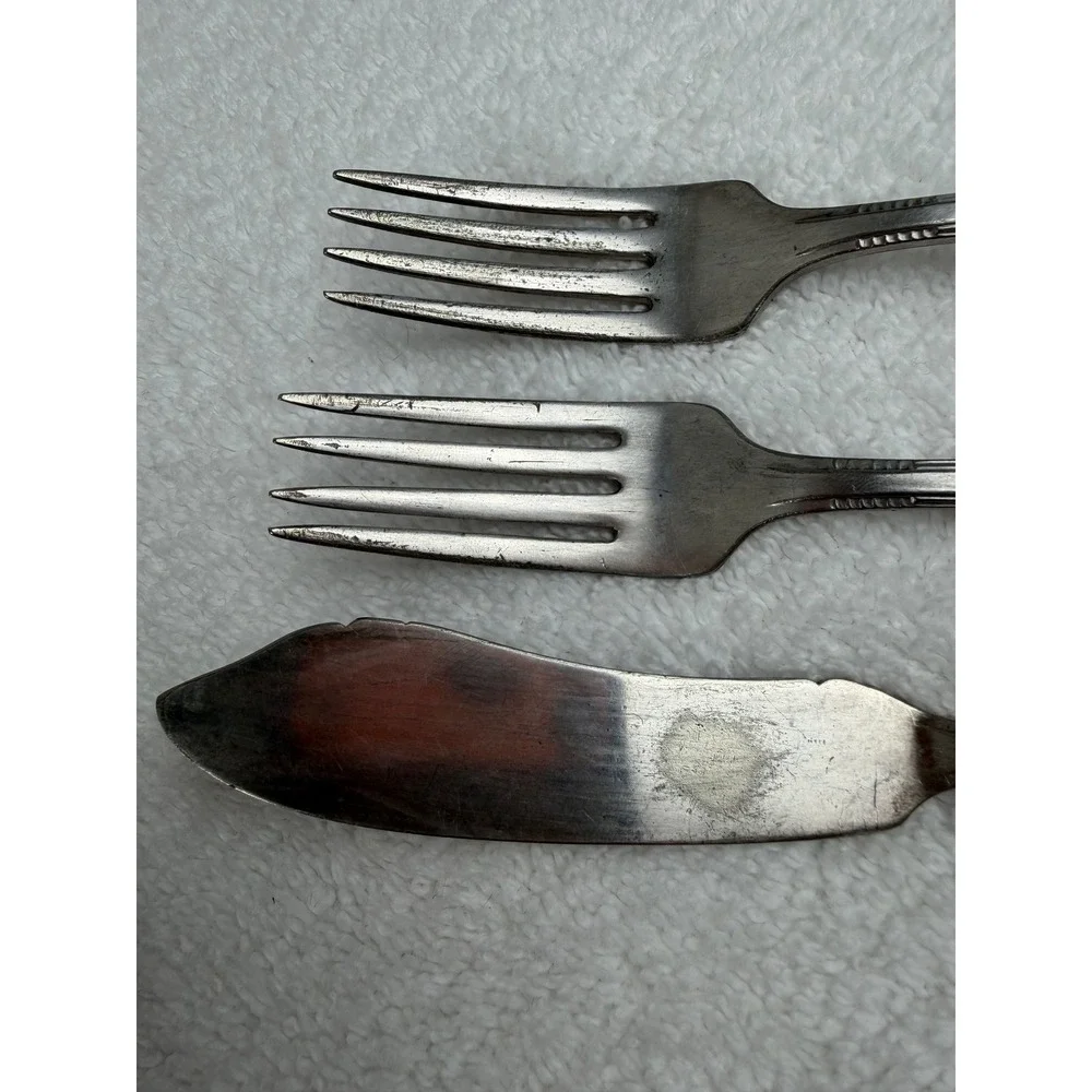 Oneida Comm. Tudor Plate Fortune pattern 2 Grille forks & 1 Master butter knife